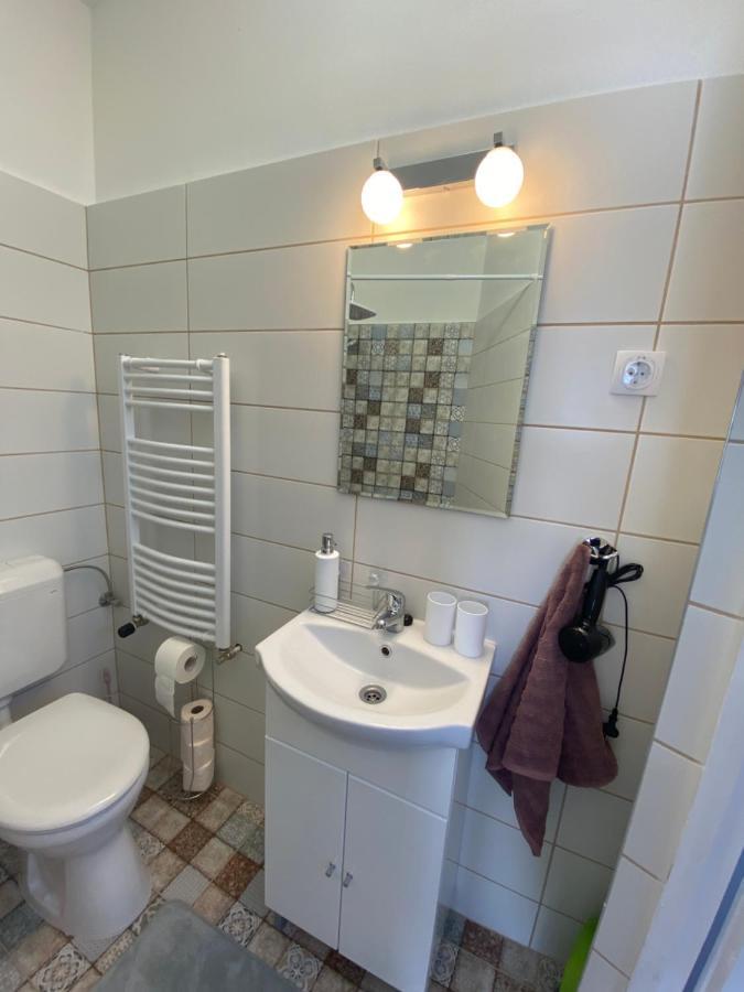 Rad-Var Apartmanhaz Eger Eksteriør bilde