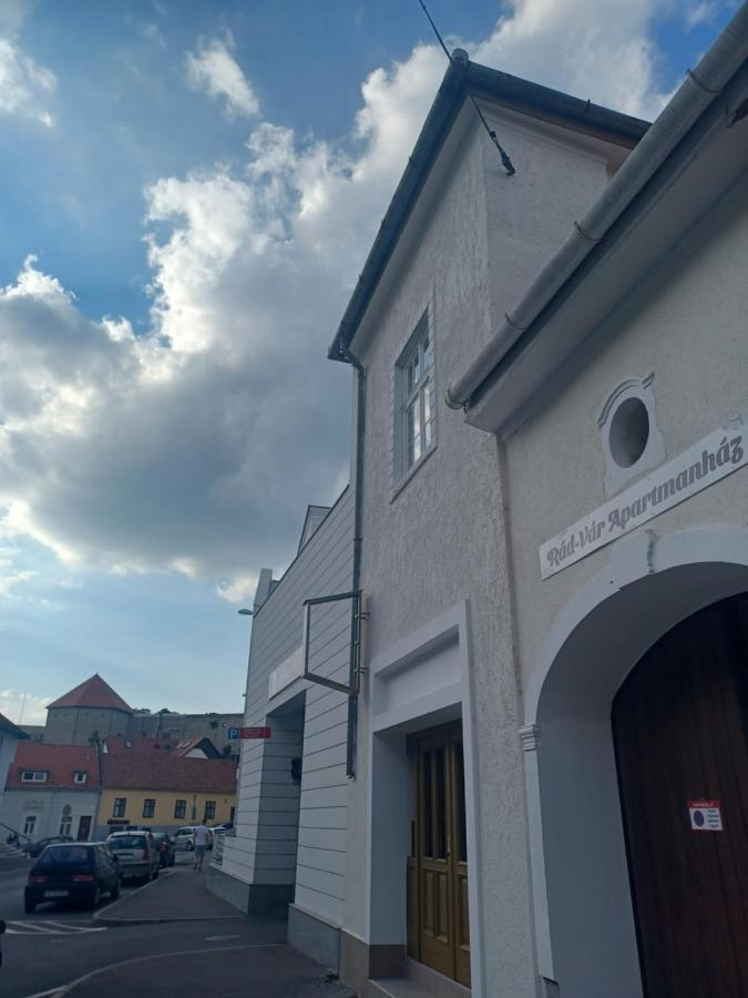 Rad-Var Apartmanhaz Eger Eksteriør bilde