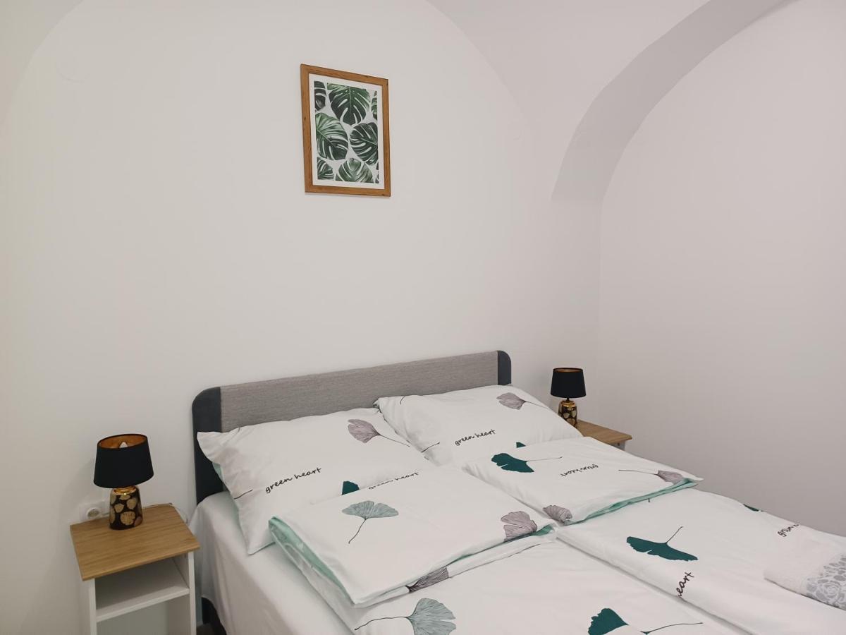 Rad-Var Apartmanhaz Eger Eksteriør bilde